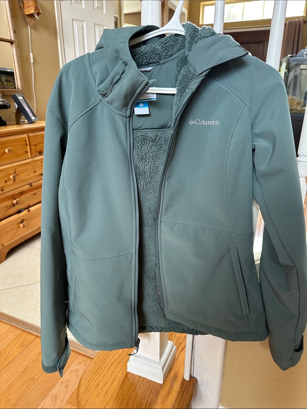 Columbia women Sage Green Hooded Puffer Jacket